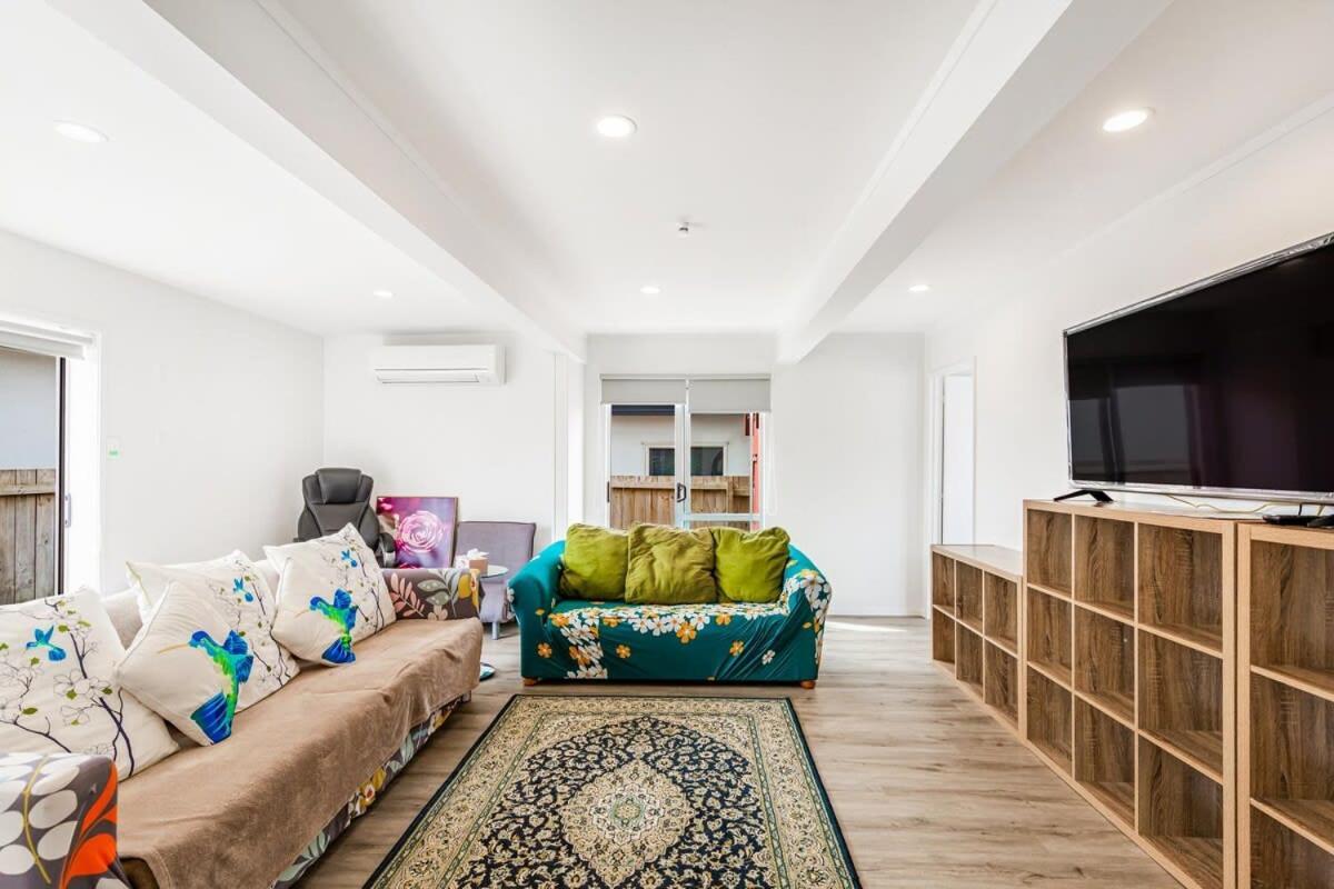 Holiday home Spacious Freshly Renovated 3br Ellerslie Unit